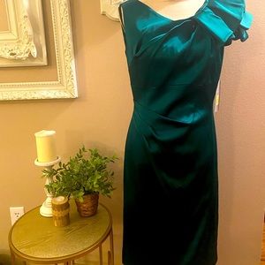 ENCHANTING EMERALD TAHARI COCKTAIL DRESS NWT